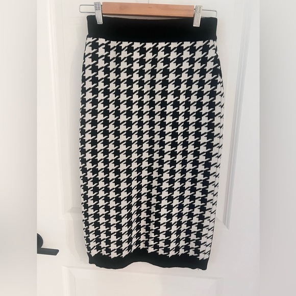 Black and White Houndstooth Skirt - Picture 1 of 7